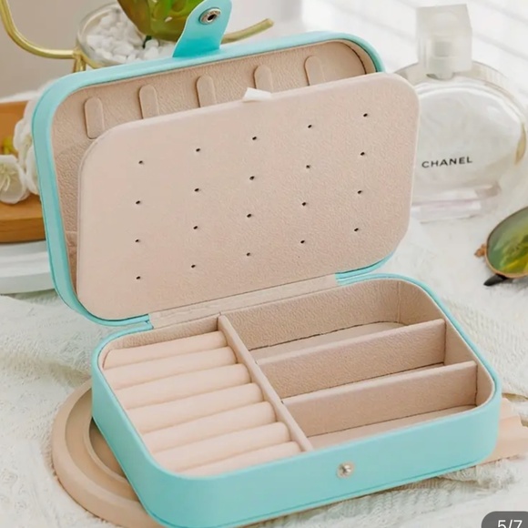 Portable Faux Leather 3 layered Jewelry Organizer - Picture 3 of 3